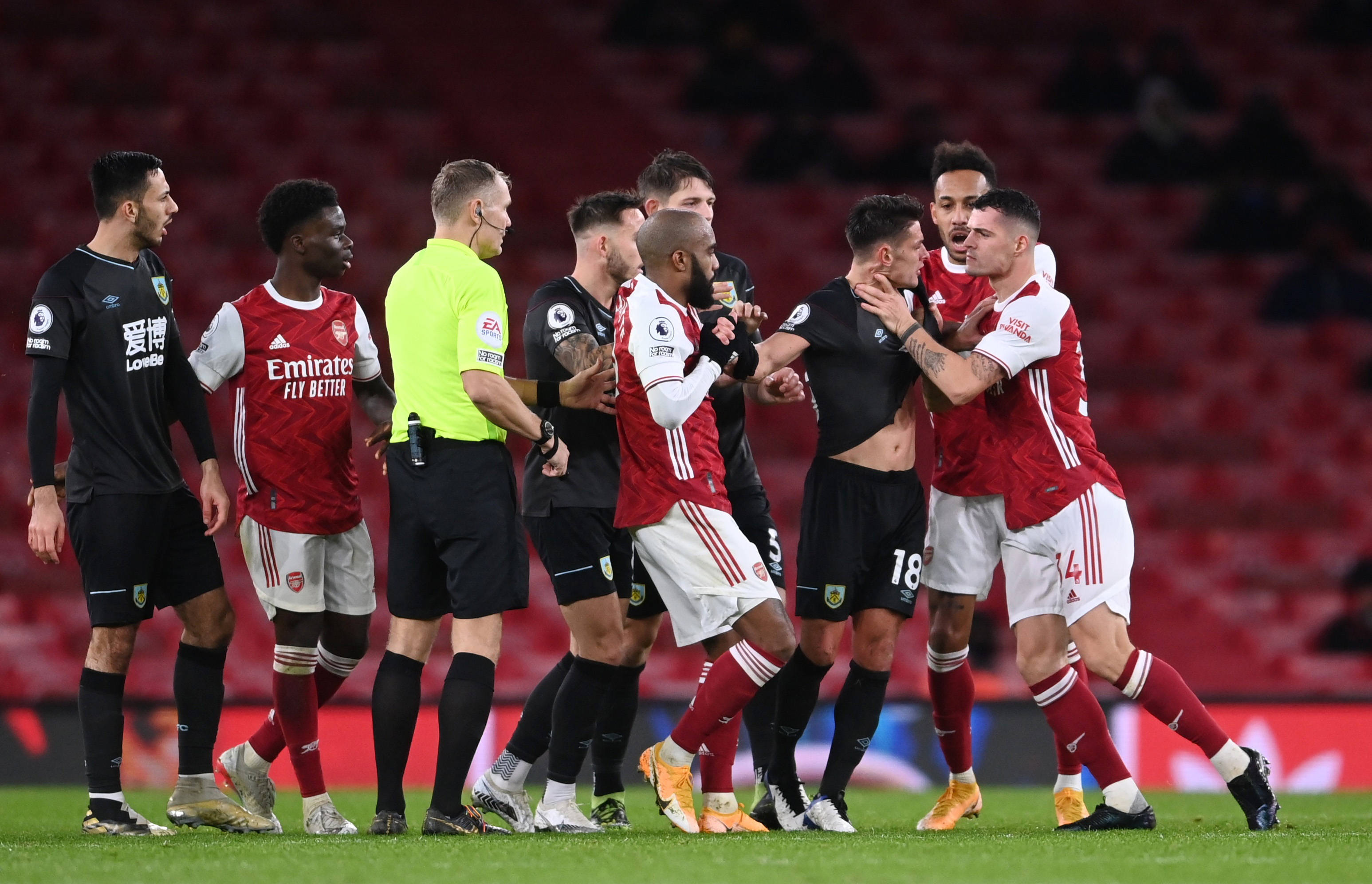 众多球迷和 众多球迷和